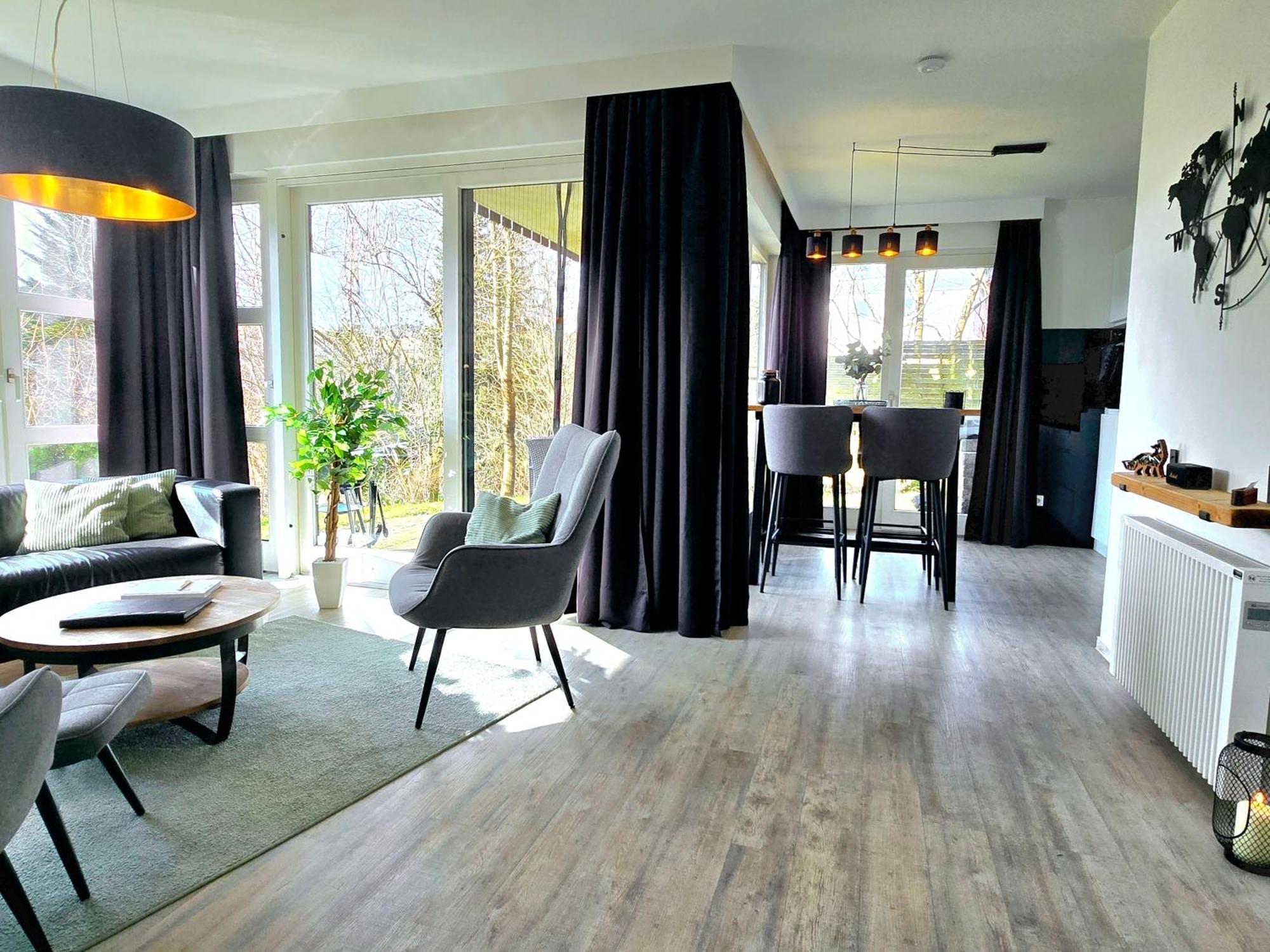 Ferienwohnung Fuchsbau Mit Kamin & Terrasse & Hunde Winterberg Esterno foto